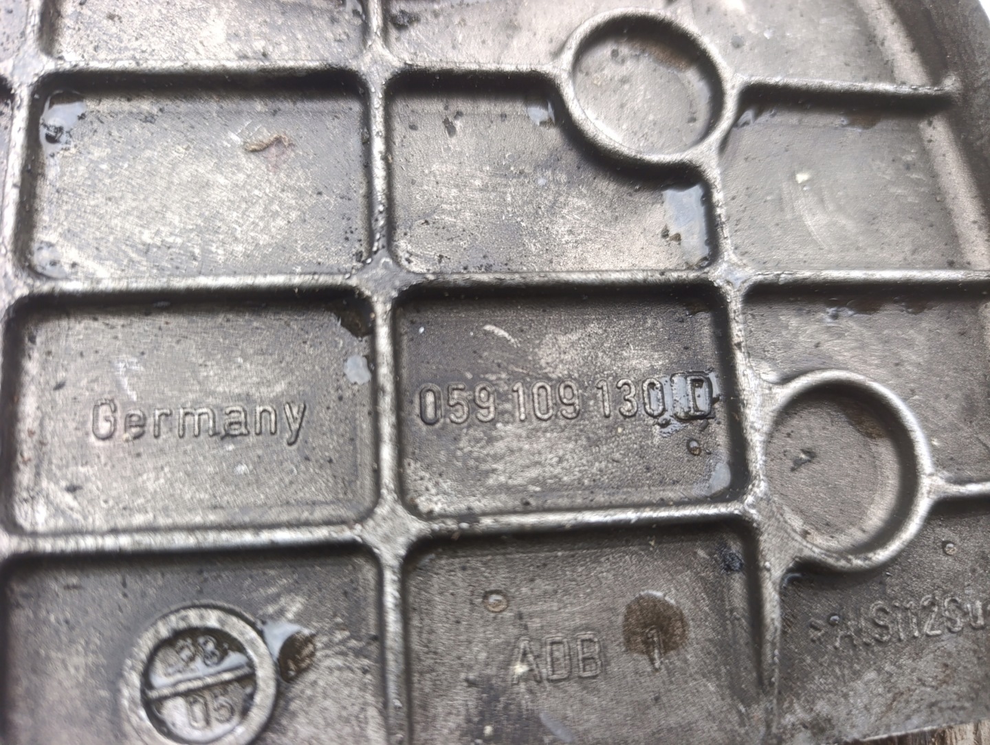 Blende Abdeckung des Zahnrads AUDI A6 C6 A4 3.0 TDI 059109130D 059109153B