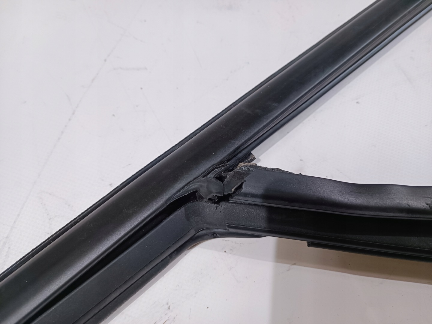 moulding gasket windows door right front Ford Explorer VI 2020