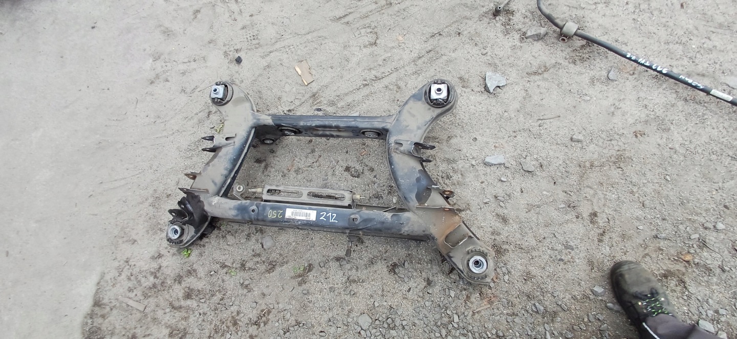 MERCEDES W212 sider axle beam subframe rear part