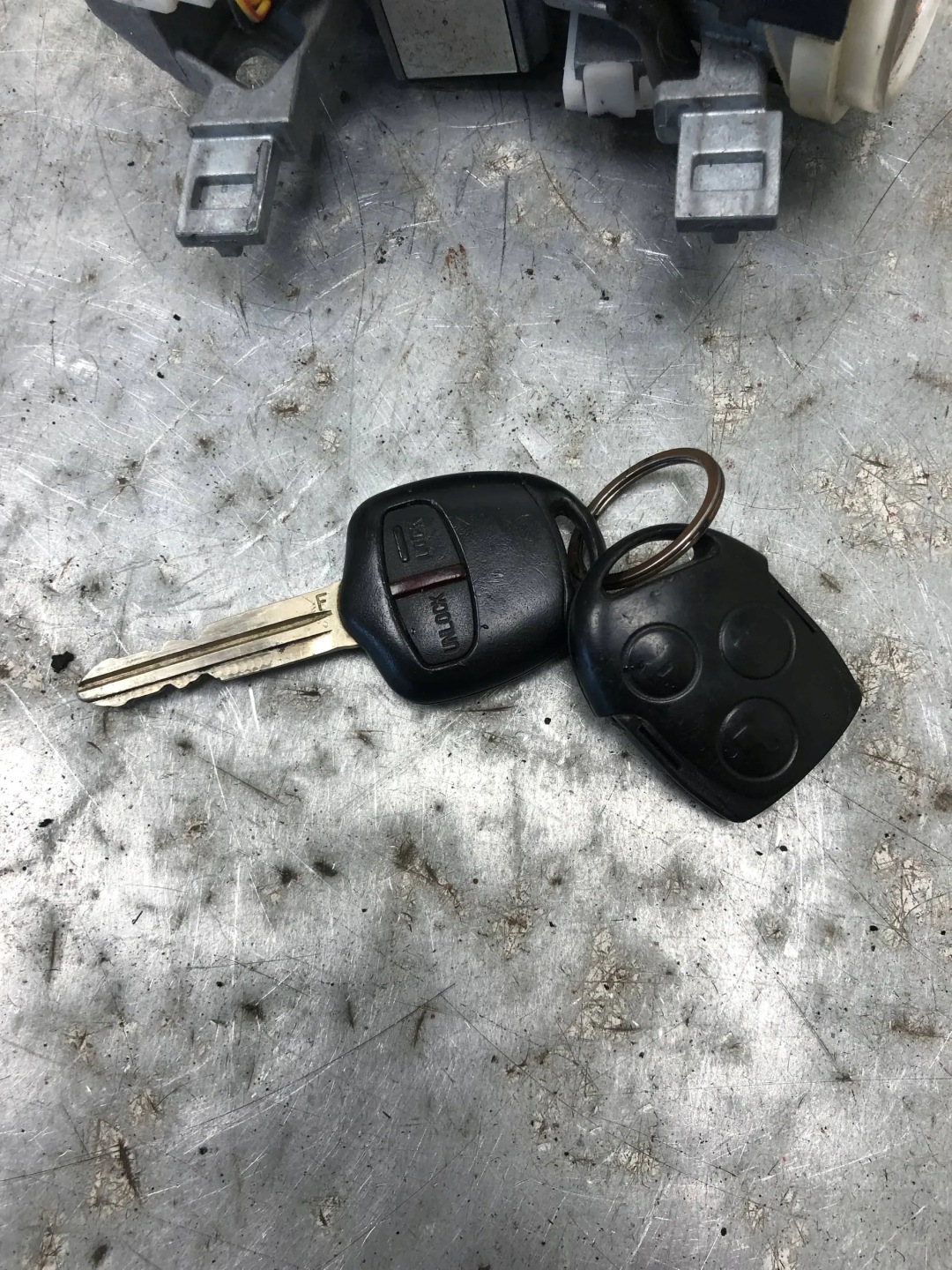 ignition + key MITSUBISHI PAJERO IV
