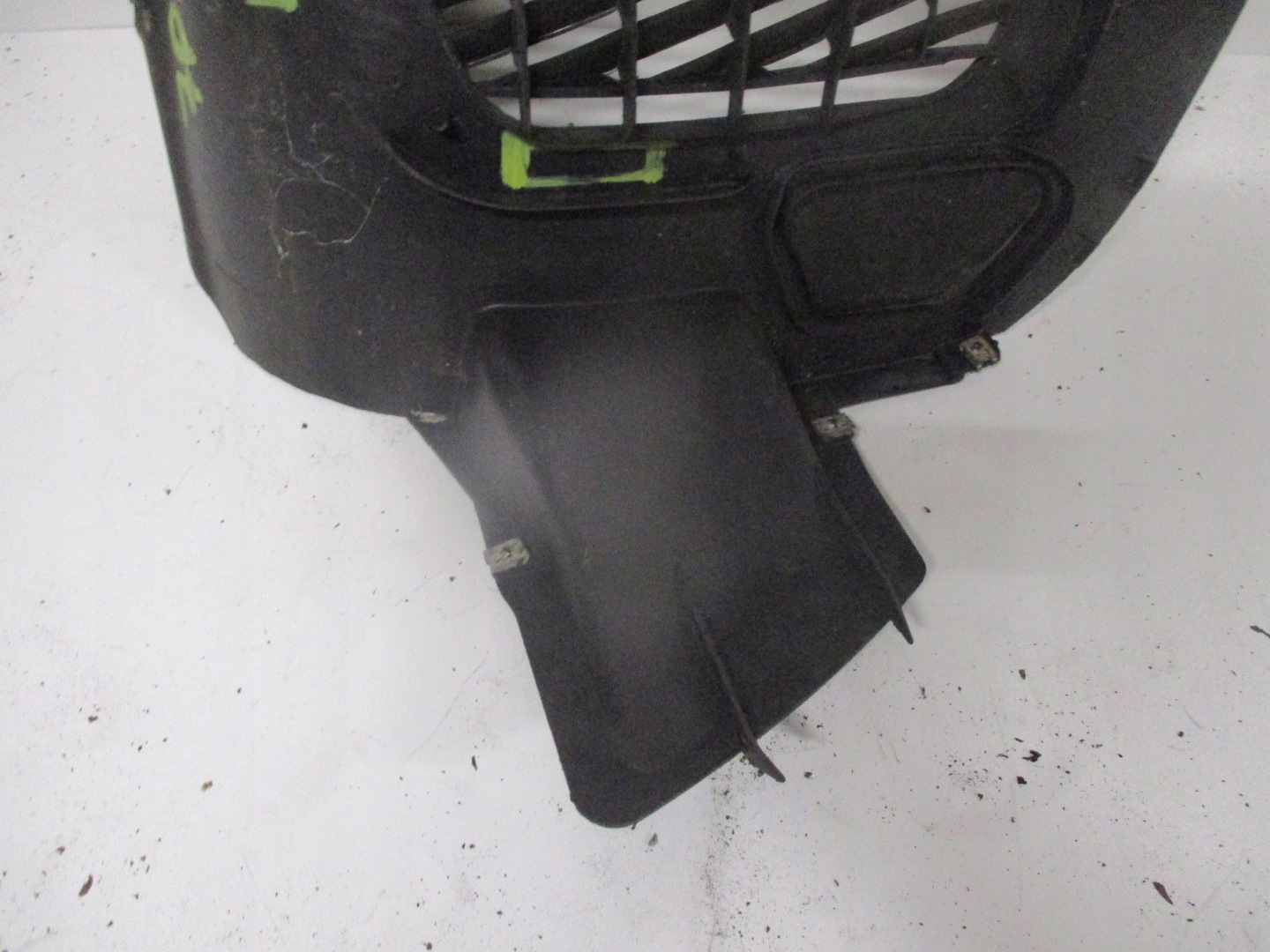 mudguard front left VOLKSWAGEN TOUAREG II 7P6805911B