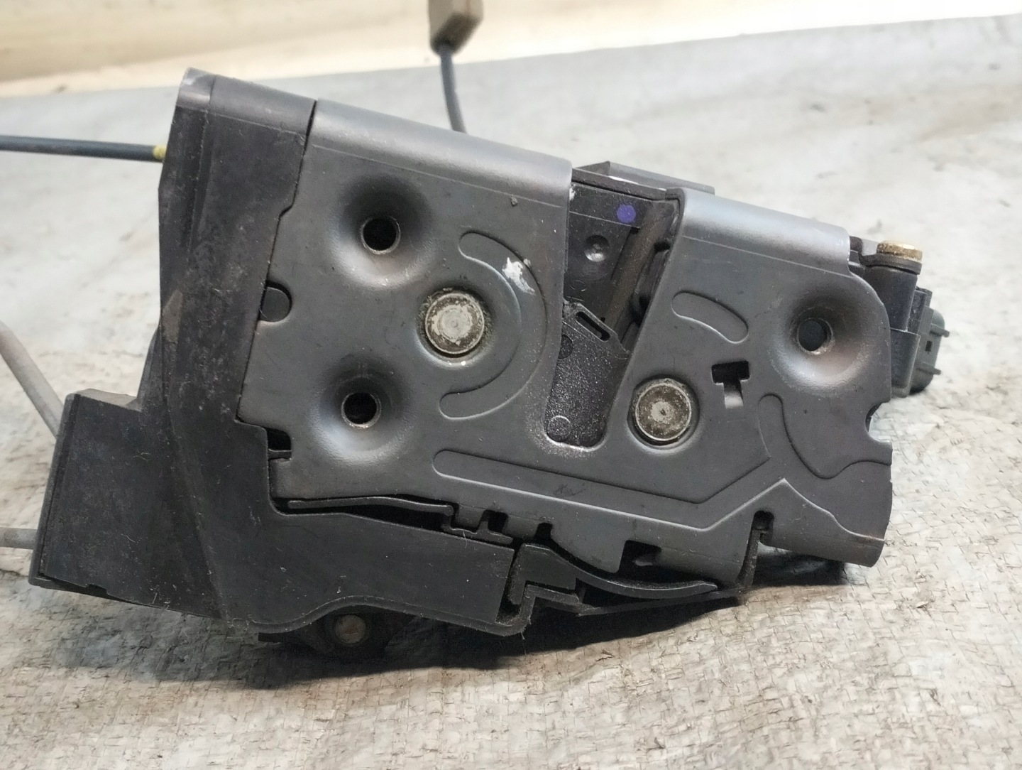 lock door front left MAZDA 3 and BK 05r 3N6AA21813K