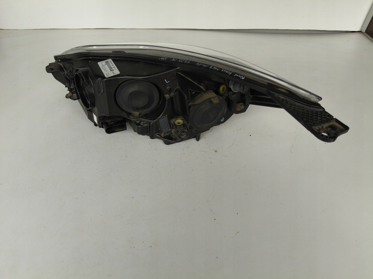 light right REFLEKTOR FORD FOCUS MK3 11-14 CIEMNA