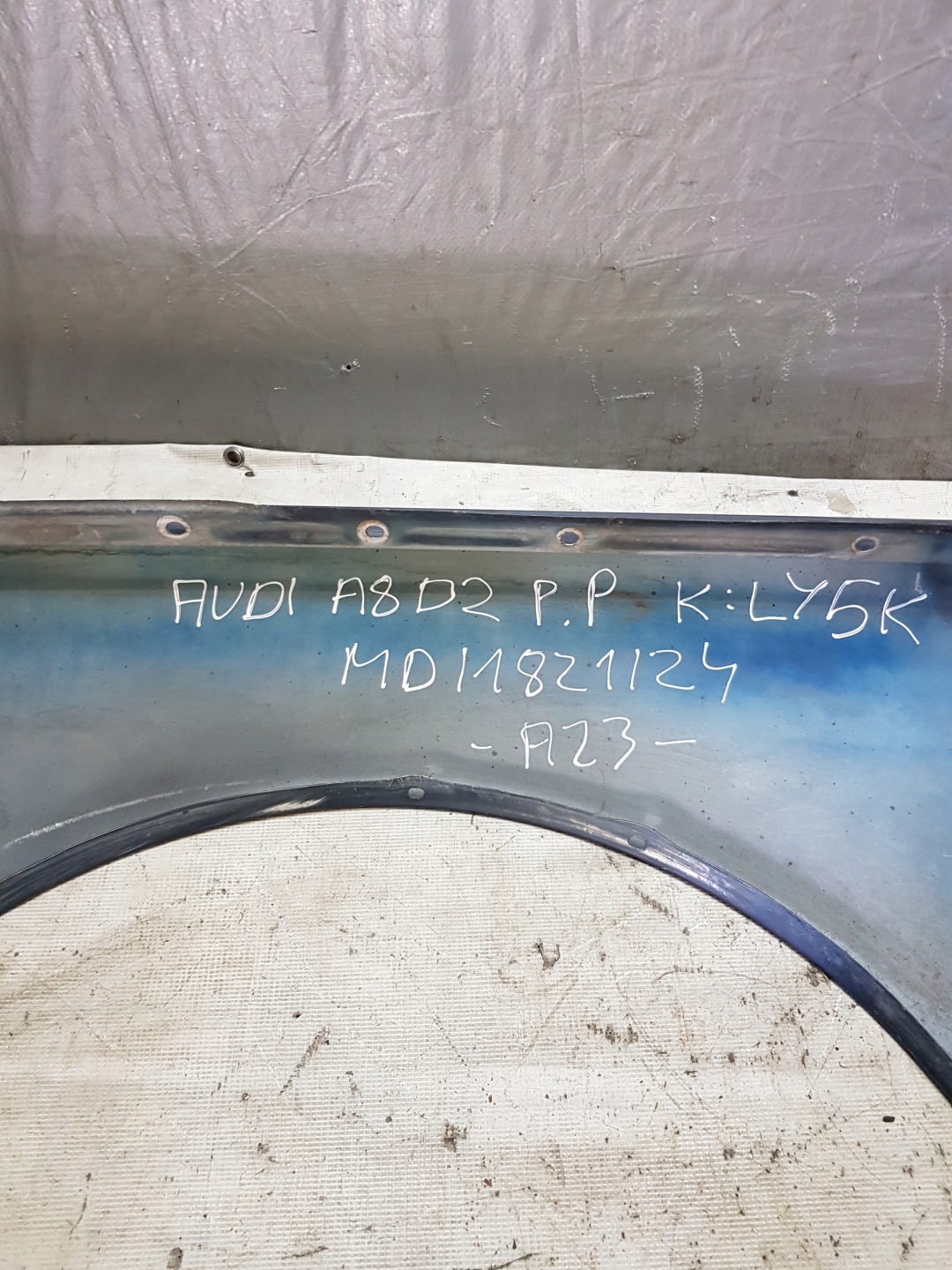 blatník AUDI A8 D2 pravý předek K: LY5K