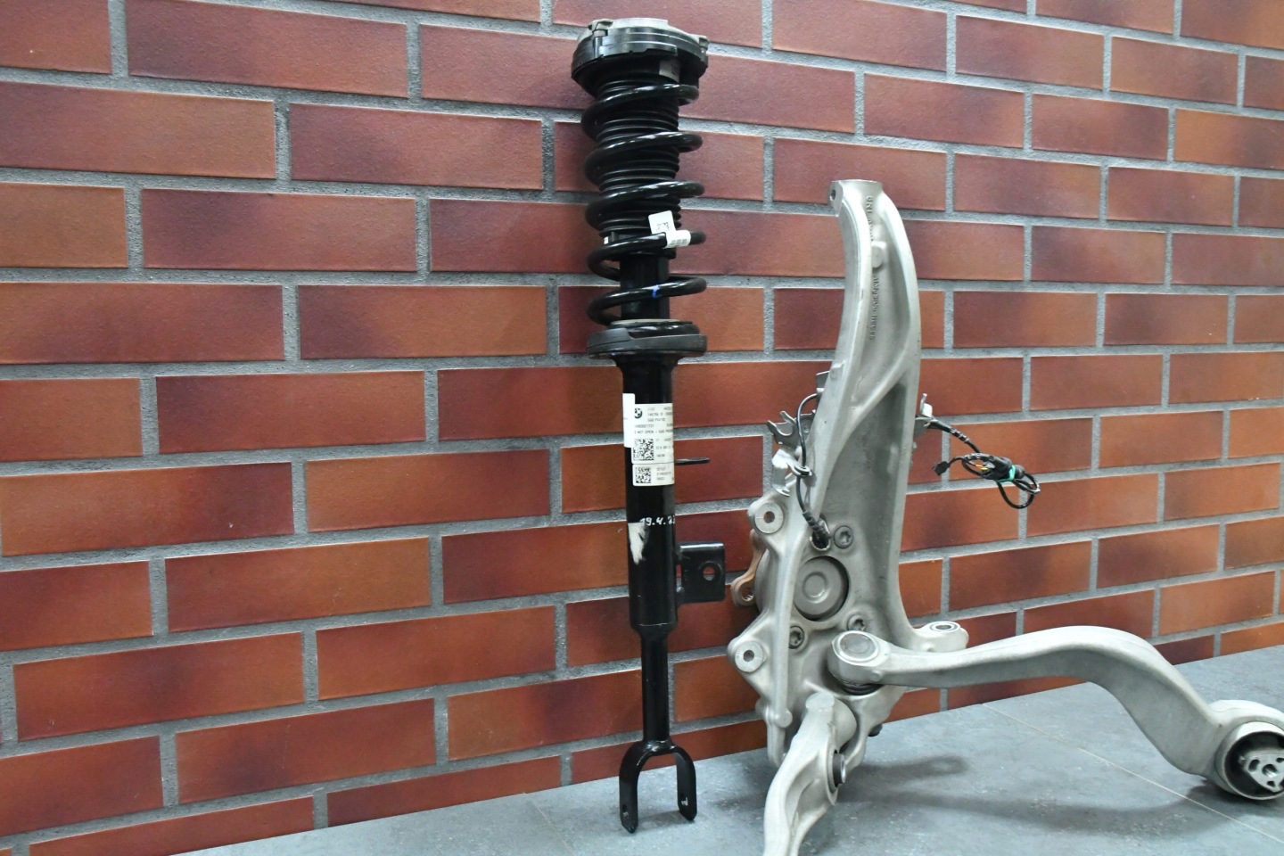 swing left front front shock absorber left BMW 5 G60 22580km