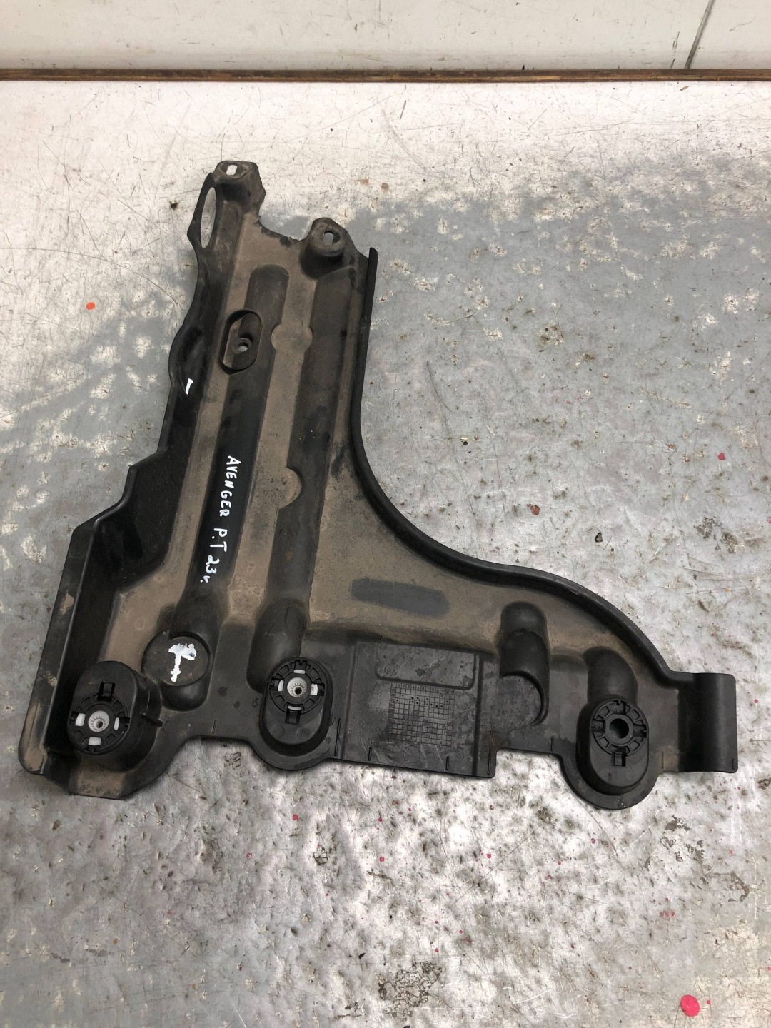 cover chassis right rear part JEEP AVENGER 9823547080