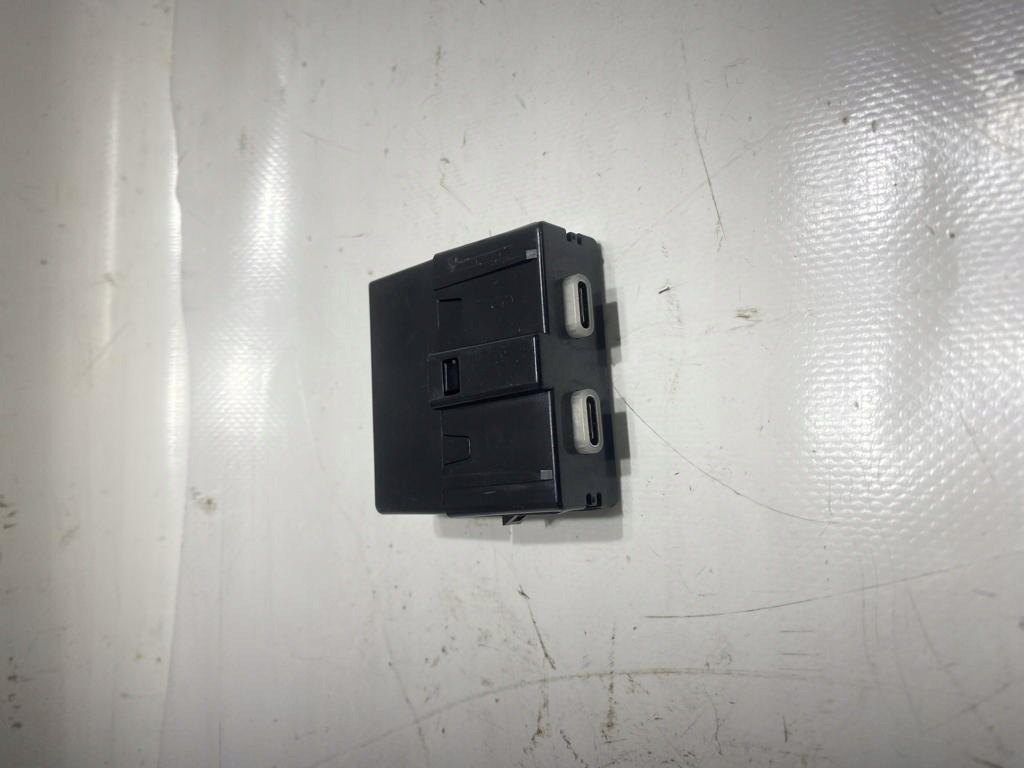 adapter, stecker stecker USB SKODA OCTAVIA IV 22R 3G5035954A