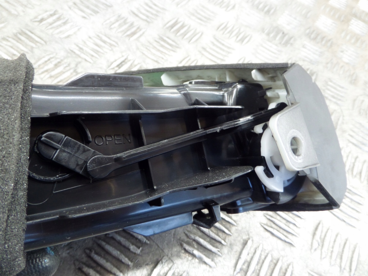 grid air conditioning devices left NISSAN QASHQAI II J11
