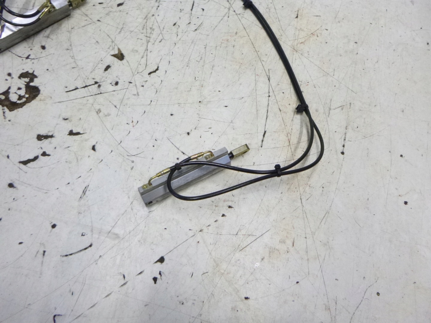 Silowniki bonnet Peugeot 206 CC Cabrio 2003r. komplet