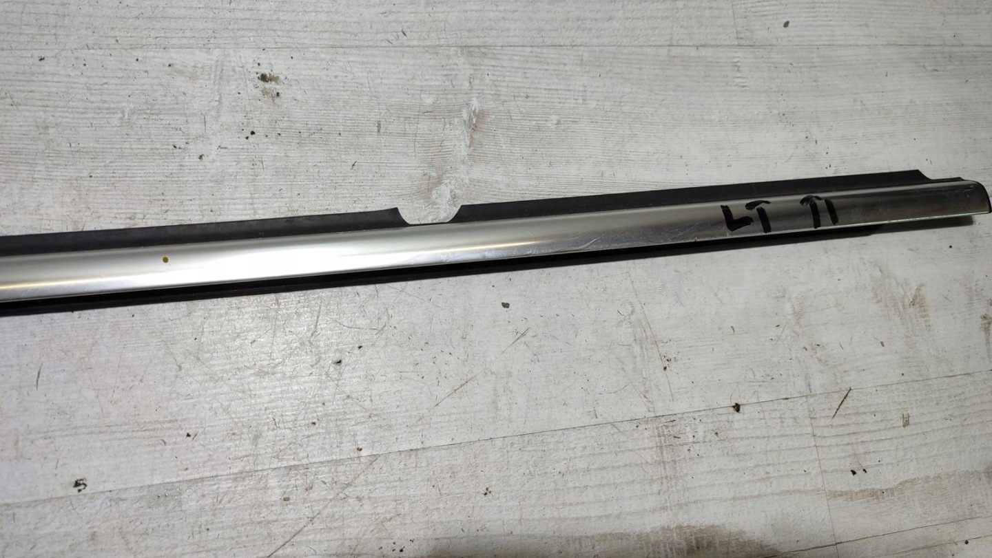 moulding dust left rear part VW Tiguan Lift 5N0