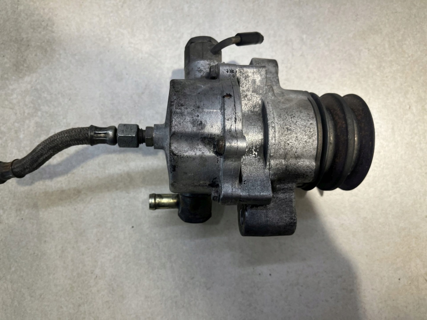 Pompa VACUM MAZDA 323F 2.0 D X2T50499
