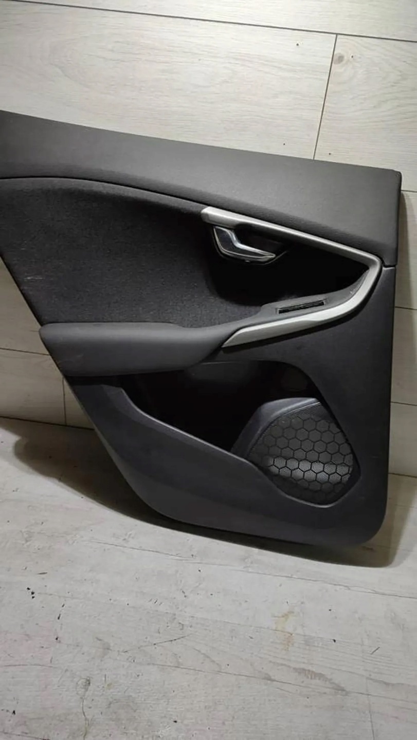 Volvo V40 II 2018r rear part side left upholstery door