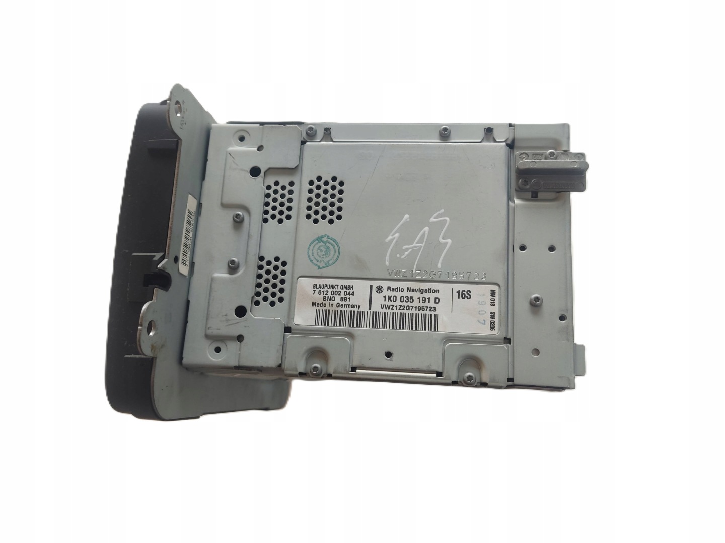 RADIO VOLKSWAGEN Passat B6 2.0 TDI 2006 without KODU