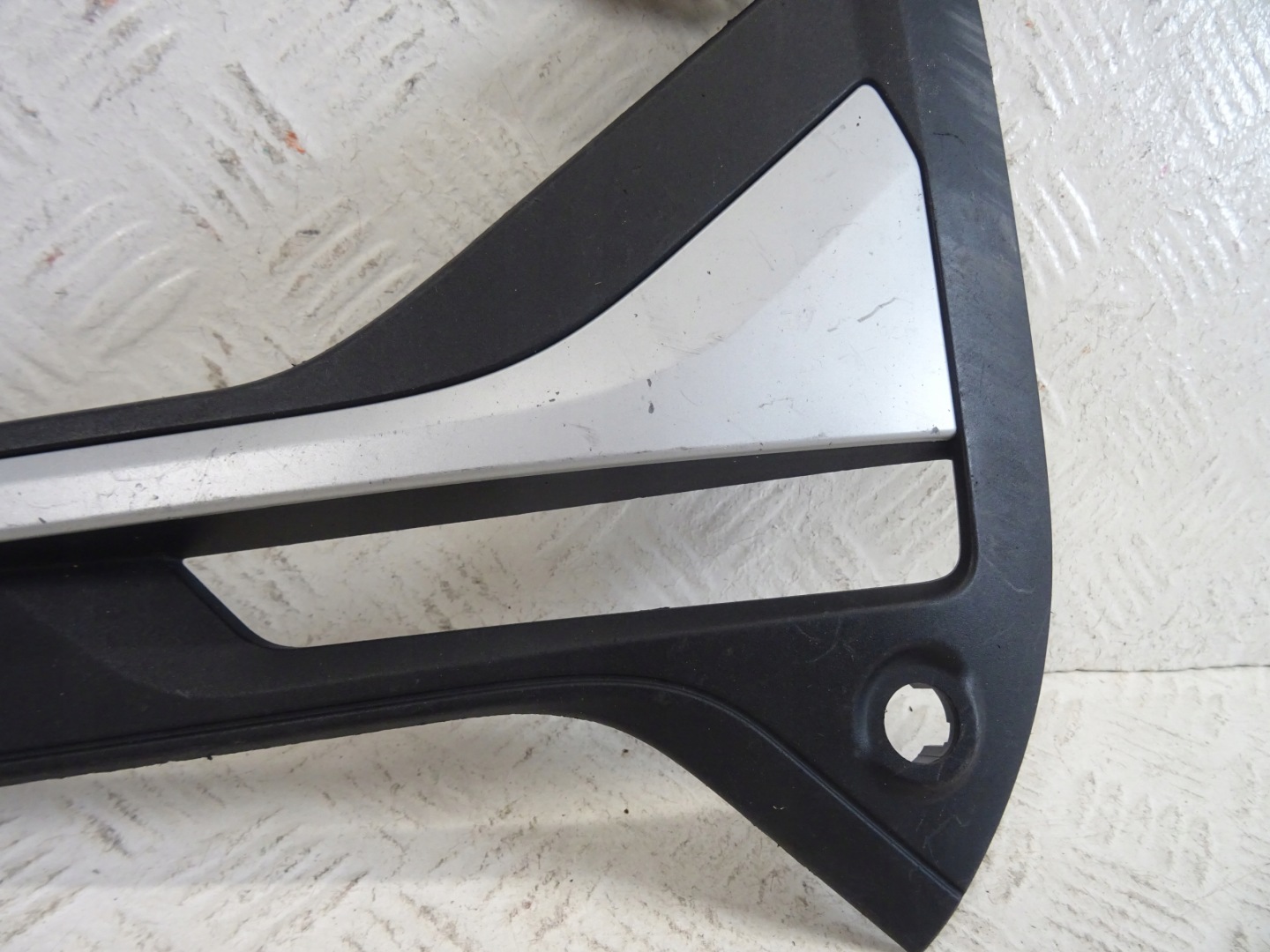 grid of a bumper front front left BMW X1 F48 51117954249