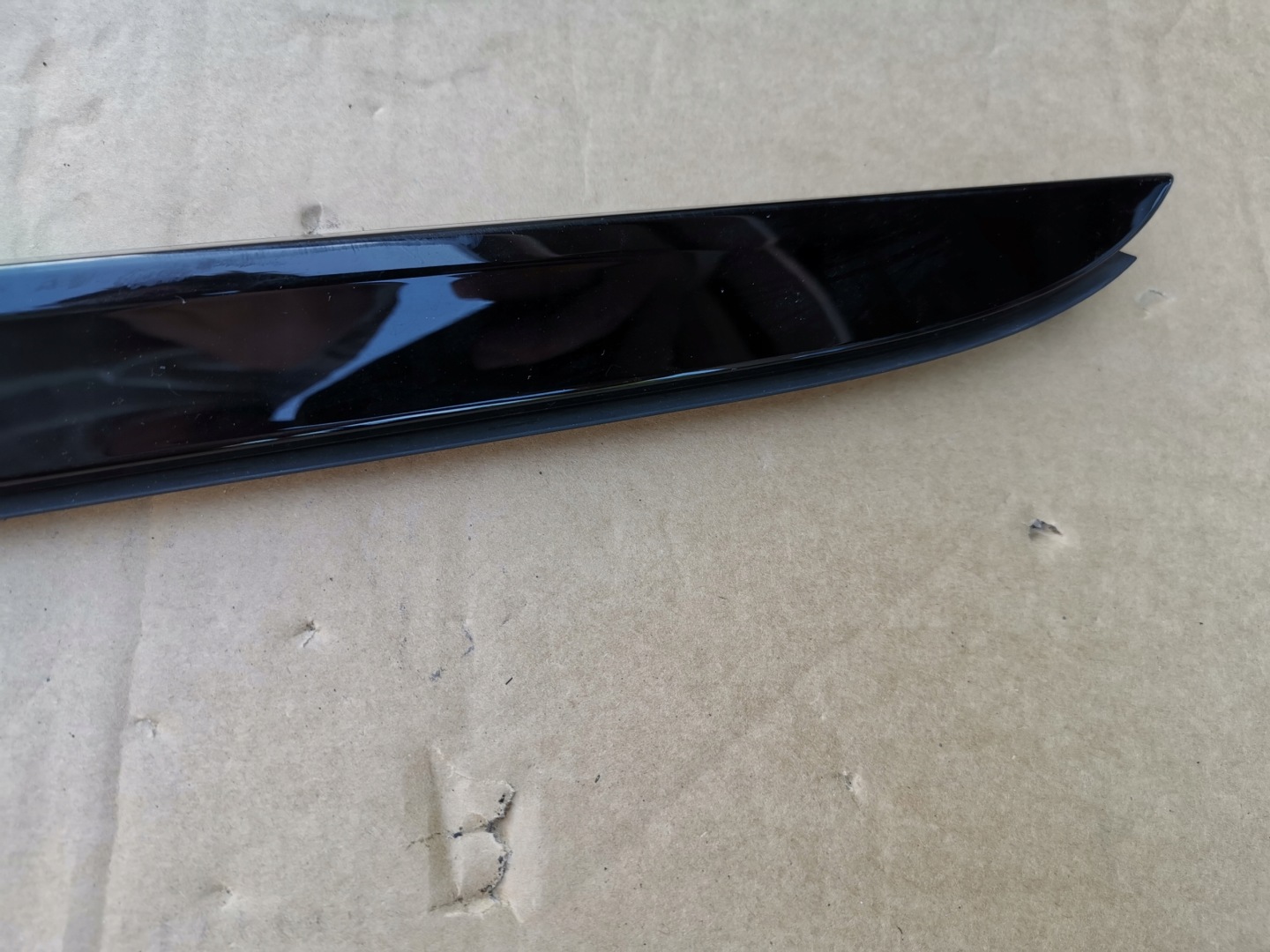 left moulding spoiler bonnet AUDI A6 C8 right