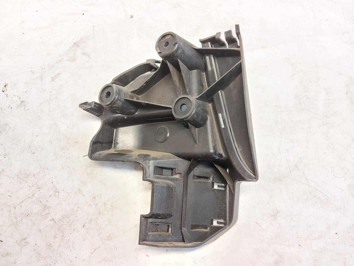Audi Q8 E-TRON supporto staffa paraurti parafango destra posteriore 4ke807366