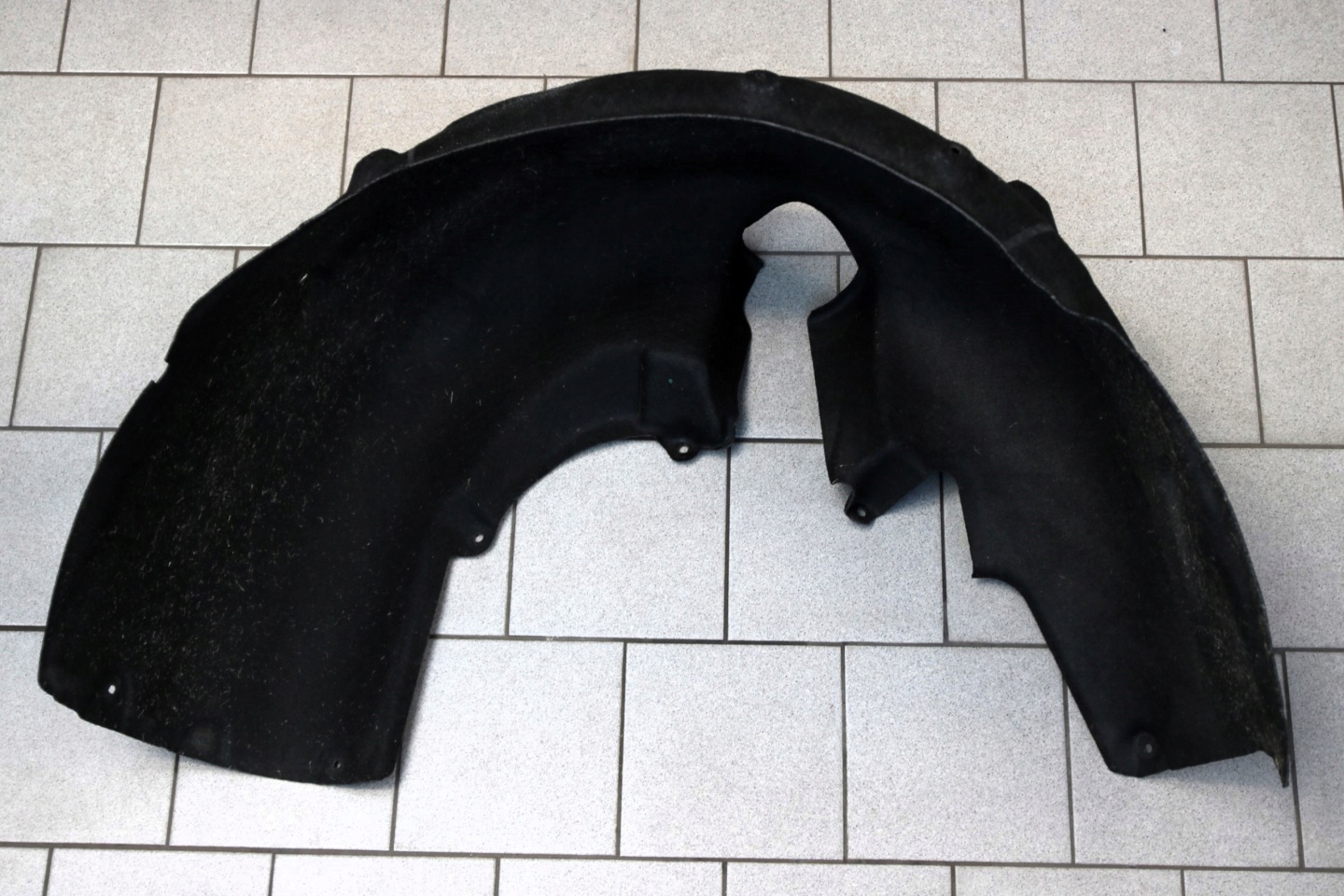 BMW 8' G14 G15 ORYGINALNE mudguard left rear. left rear part 7374743