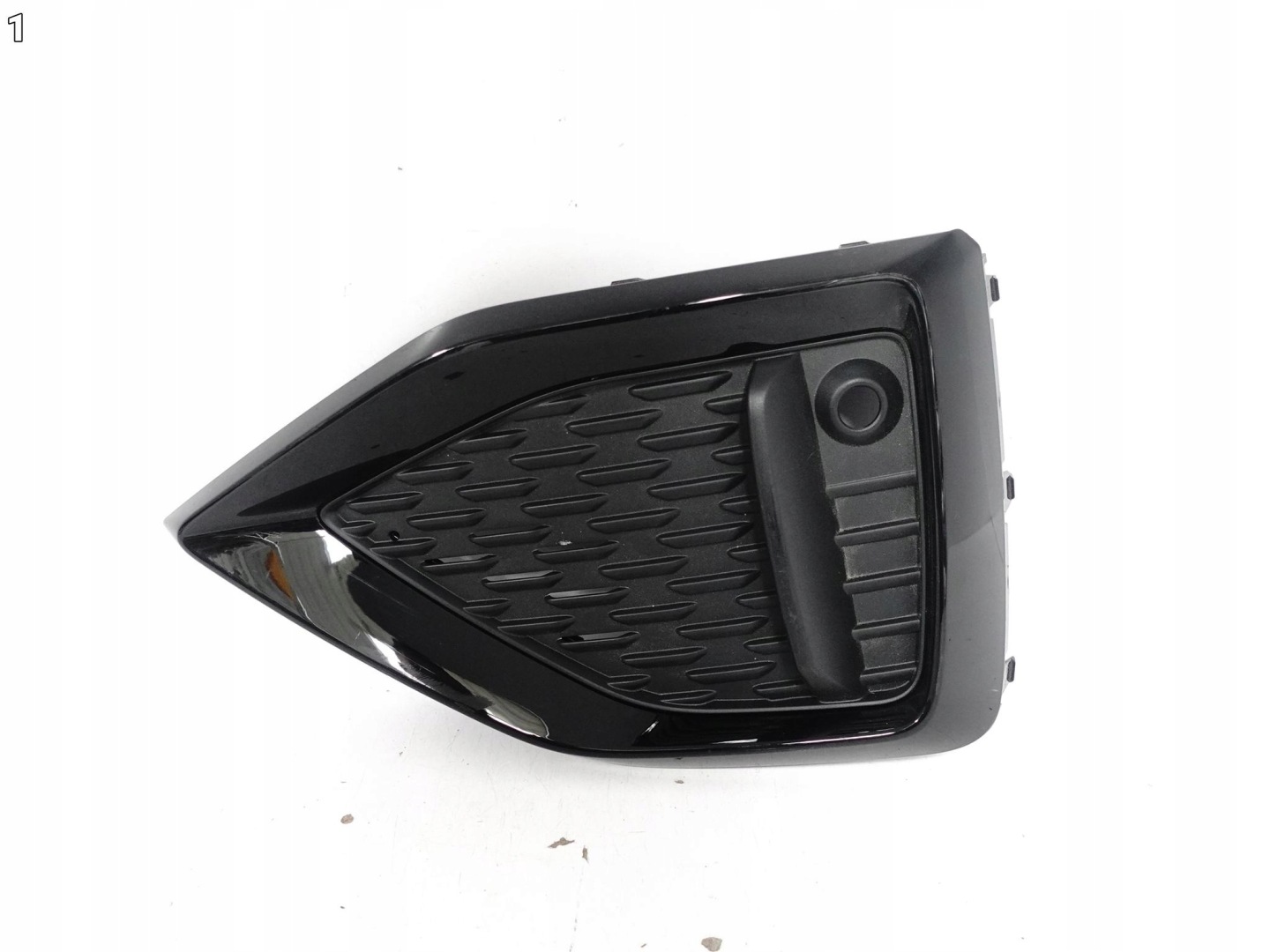 AUDI Q2 81A LIFT 20- grid TRAPA moulding frame W bumper front right ORG