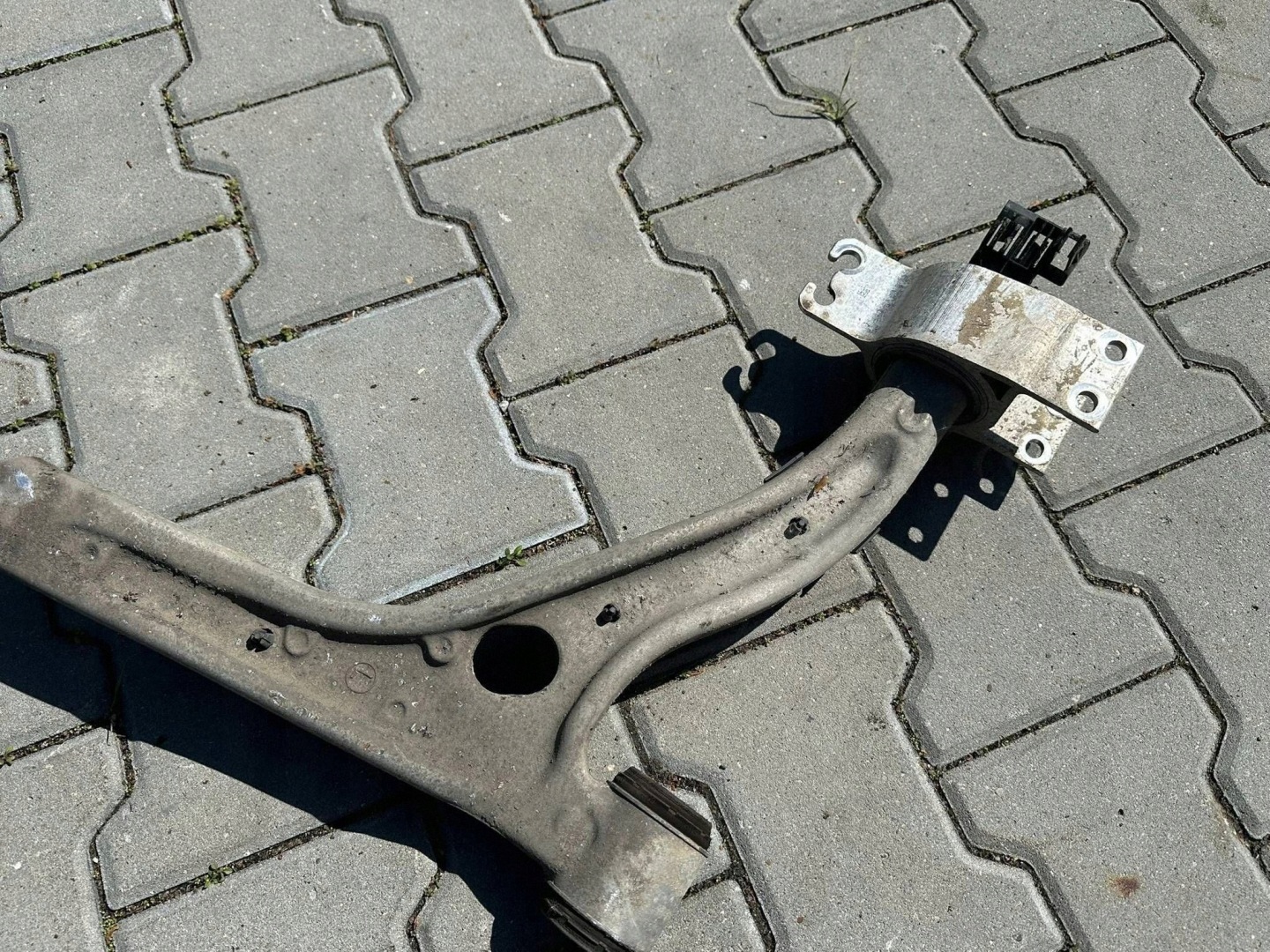 Mercedes-Benz GLA W156 2017 left side arm front A1563300500