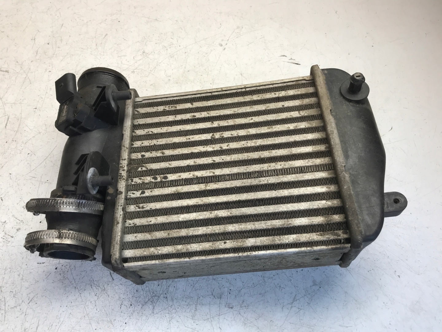 INTERCOOLER links AUDI A6 C6 2.7 TDI 4F0145805E
