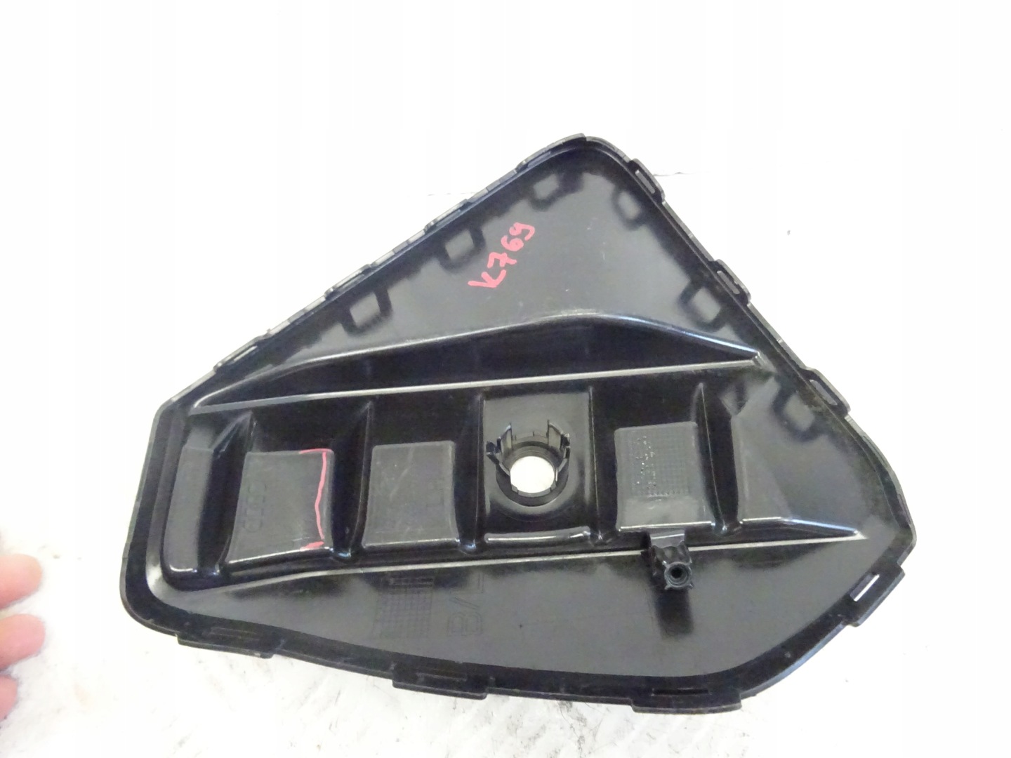 grid of a bumper front front left AUDI Q4 E-TRON 89A807681