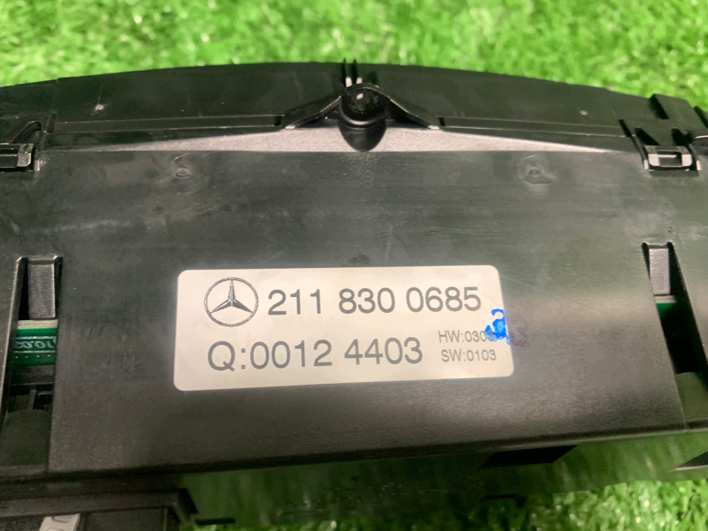MERCEDES E W211 Unite commande clima OGRZEWANIA 2118300685