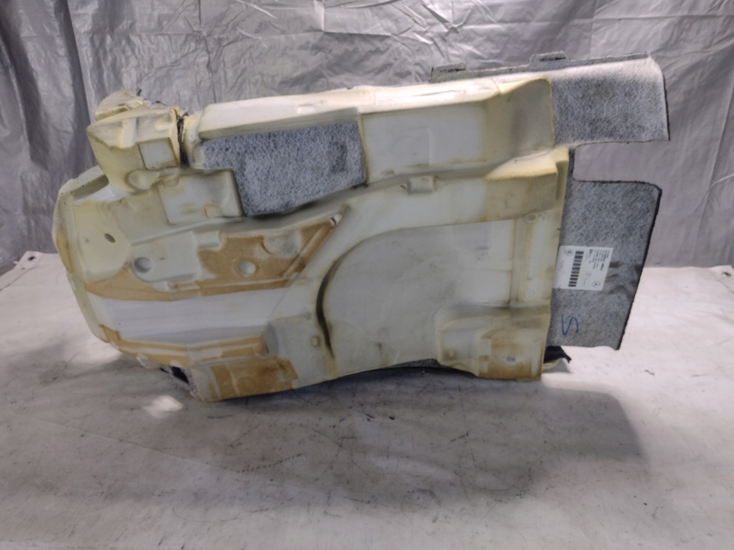 mats left front Mercedes W212 sedan A2126800540