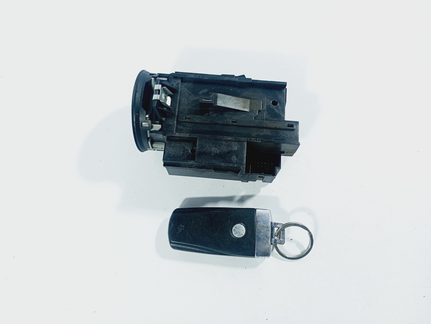 ignition z kluczykiem VW Passat B6 05-10 OE 3C0905843M
