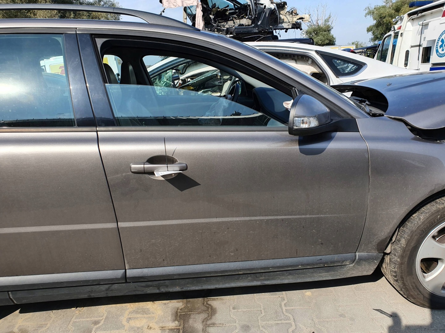 door right front 47200 OYSTER GREY PEARL VOLVO V70