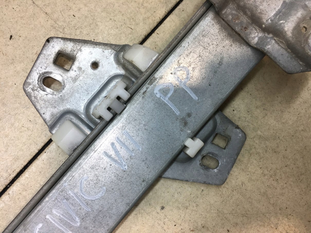 window regulator right front CIVIC VII 3D HB 2 PIN