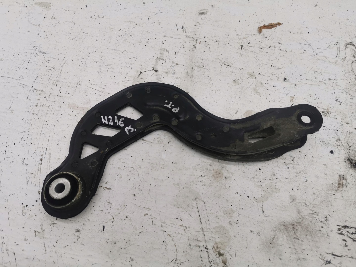 Querlenker hinten MERCEDES B-KLASA W246 A2463501006