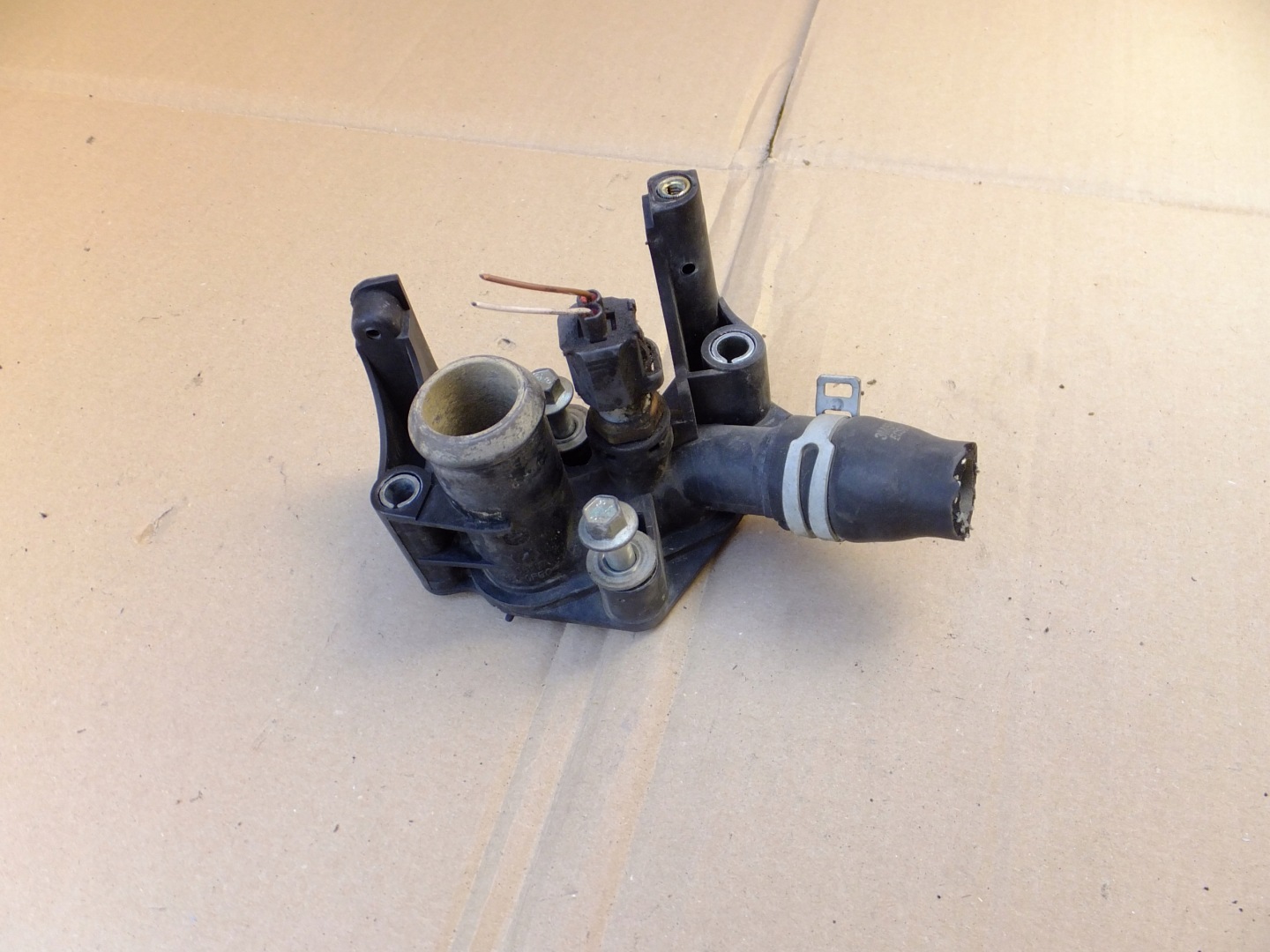 Bride d’eau ford focus mk2 1,6 B 2009r 7M5G-8K556-AC