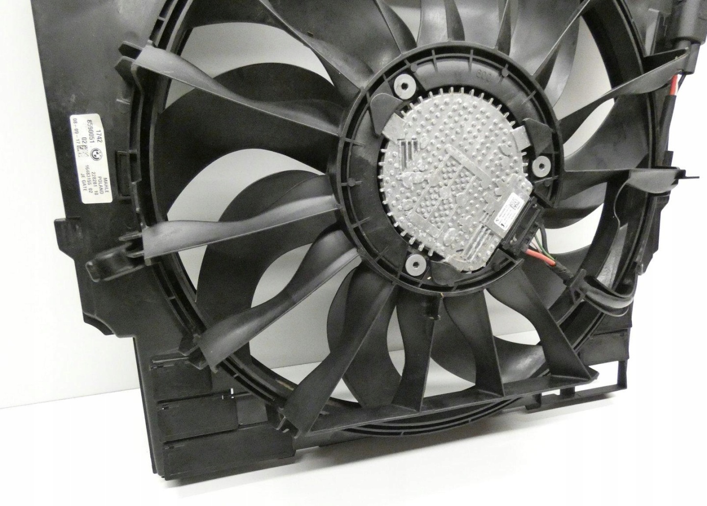 BMW 7 5 G11 G30 G31 8590051 ventilátor chladiče obal