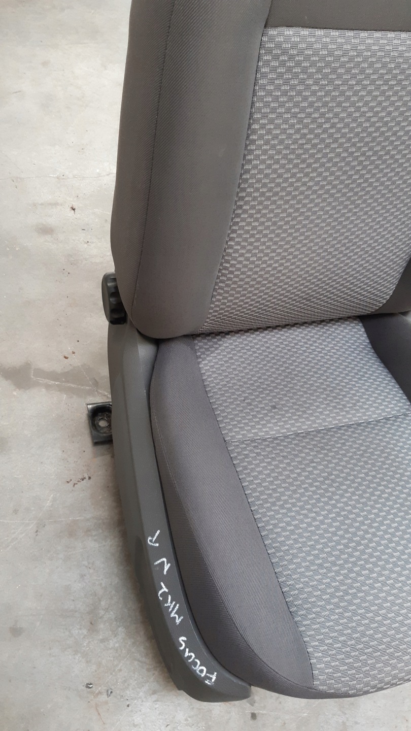 seat right Ford Focus MK2
