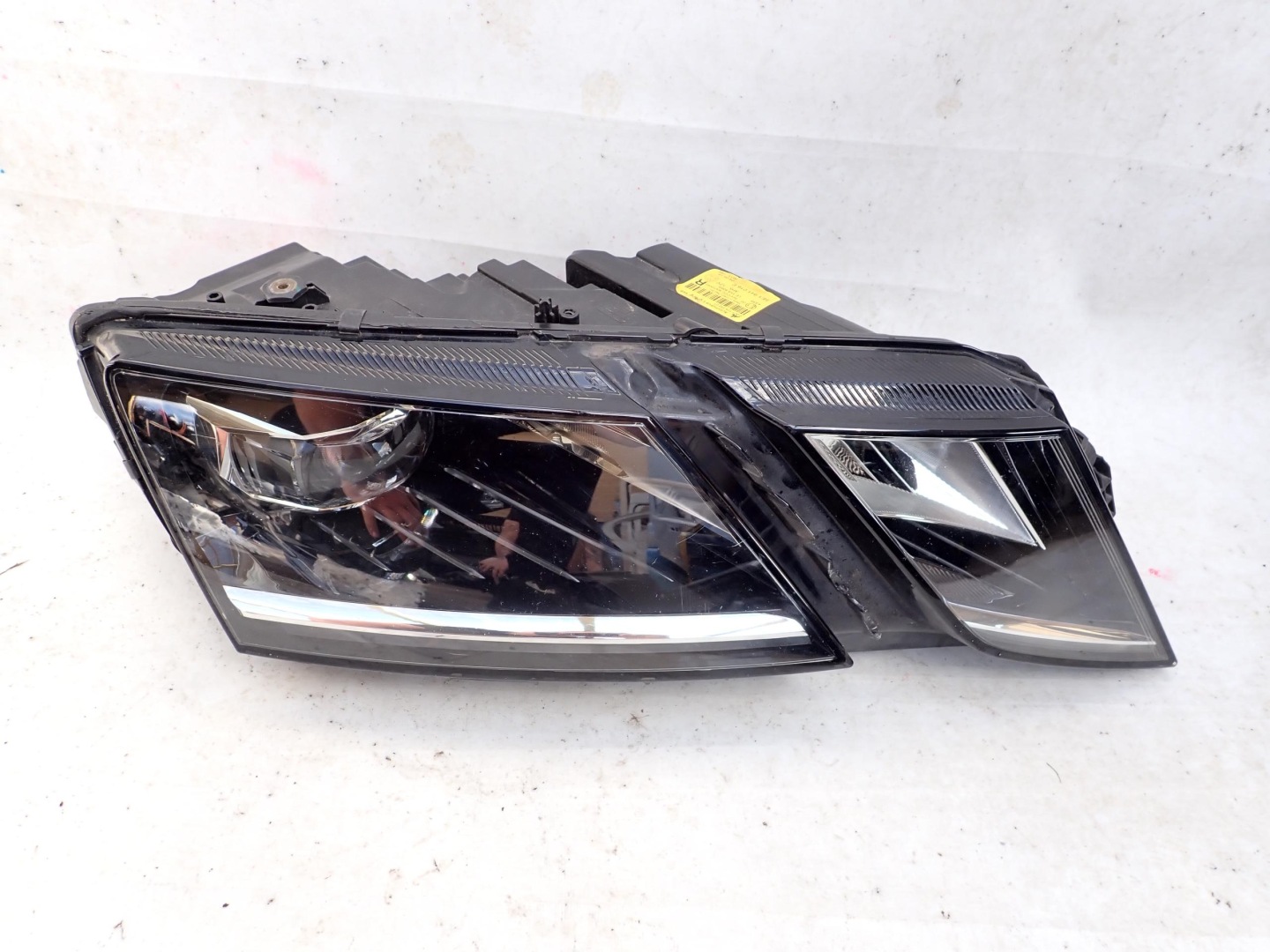 SKODA OCTAVIA III LIFT 17- light right front front 5E1941016