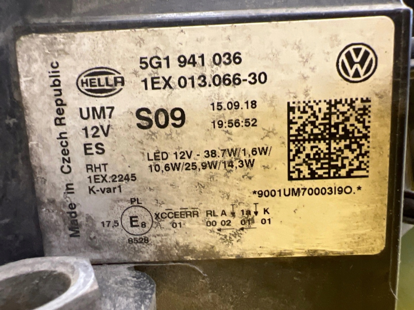 far desna VW Golf VII Lift Full Led 5G1941036
