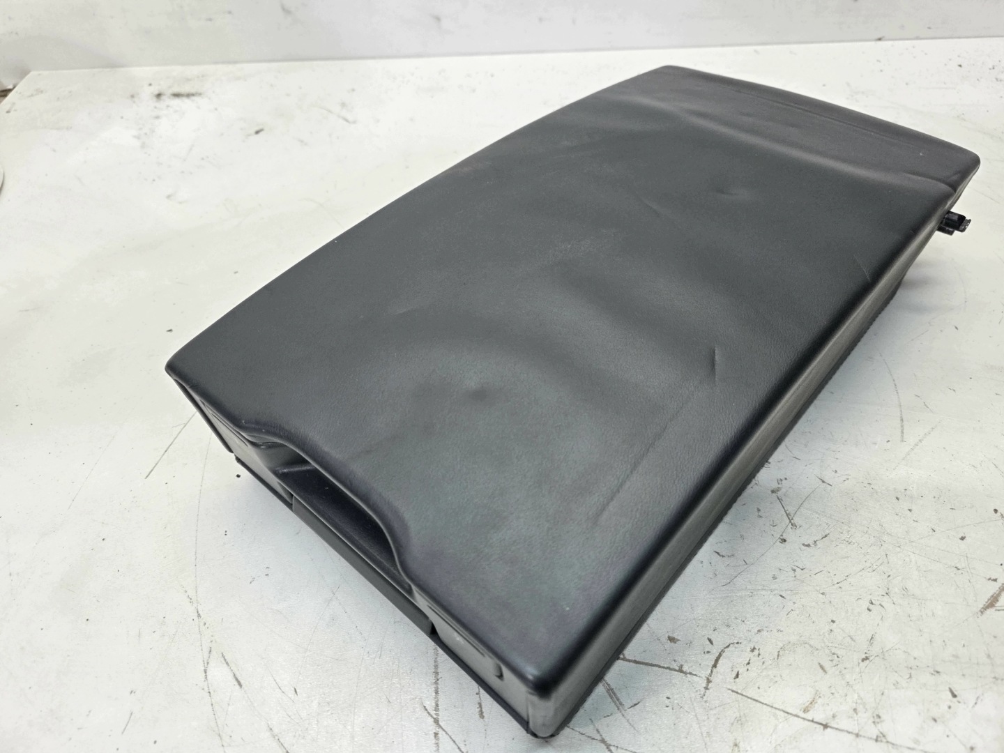armrest passenger compartment rear seat rear part AUDI A6 C6 leather bracket for KUBKI