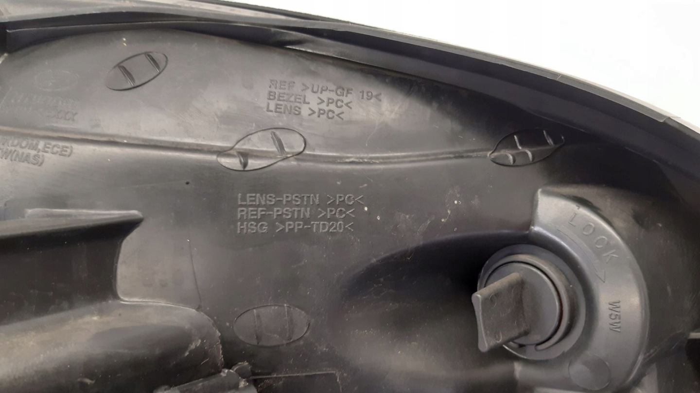 light front front left Hyundai Tucson and 2,0i LIFT