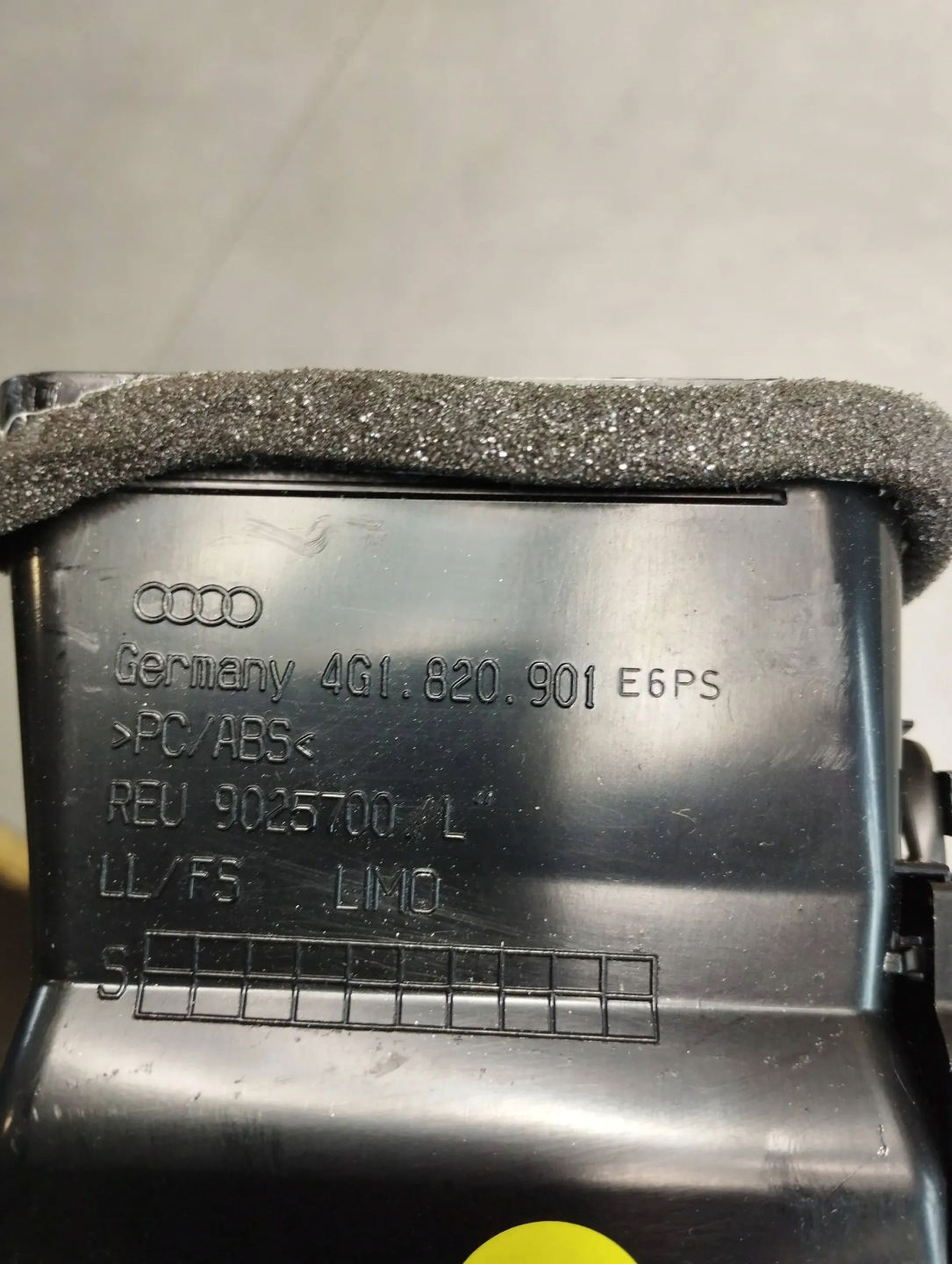 Audi A6 C7 4G grid air conditioning devices left 4G1820901E