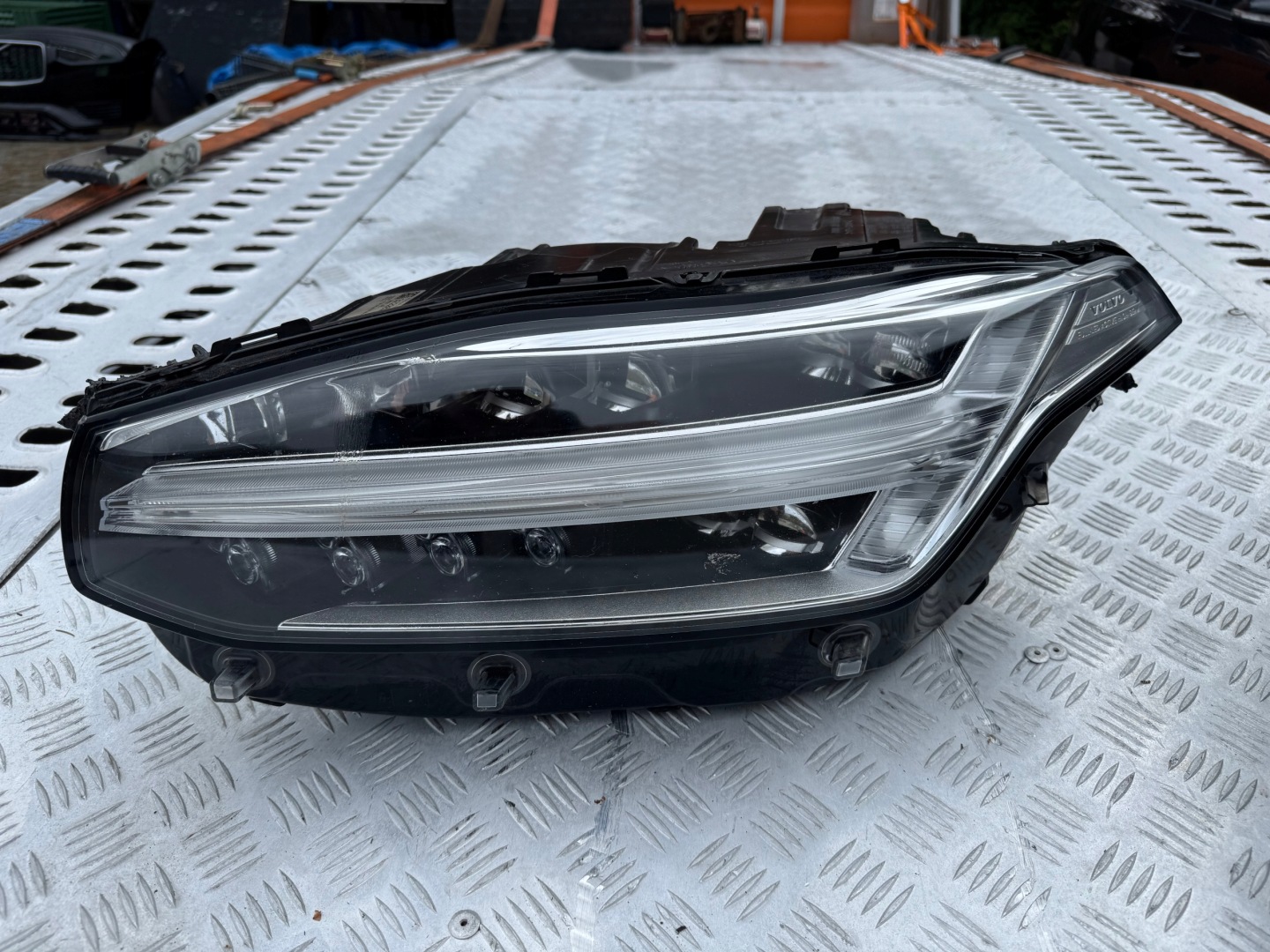 light front Reflektor front left Volvo XC90 II LIFT FULL LED 32228296
