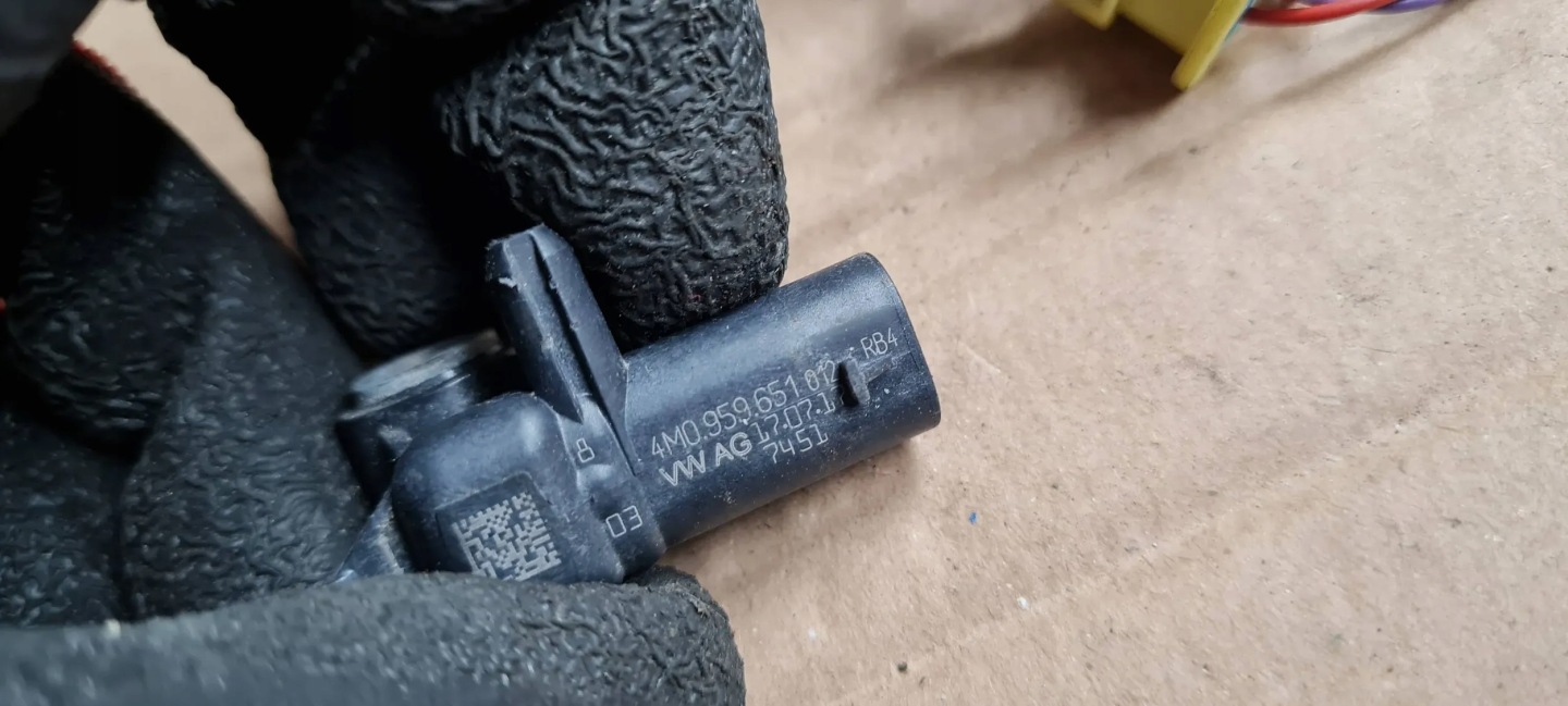 A5 8W S5 impact sensor connecting spoiler 4M0959651 A4 B8 8W S4