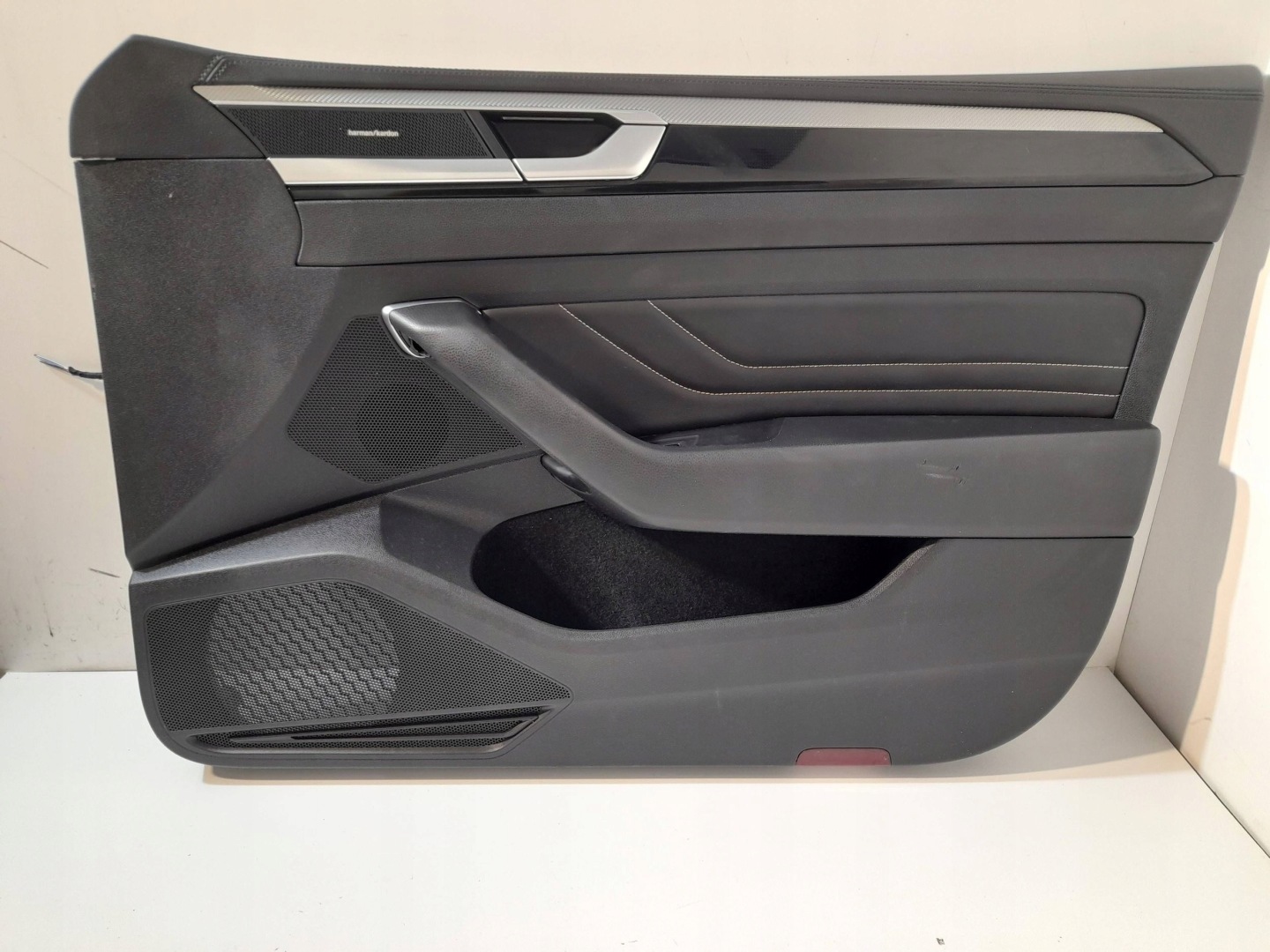 Volkswagen Arteon side / side door przednich 3G8867012