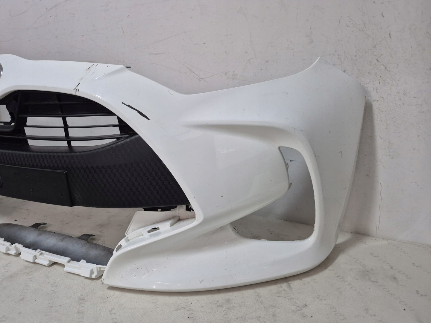 TOYOTA YARIS IV 4 20-> bumper front front