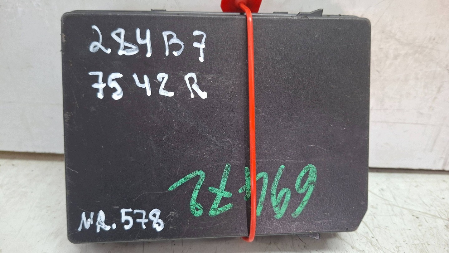 Module fusibles 284B77542R RENAULT TRAFIC III
