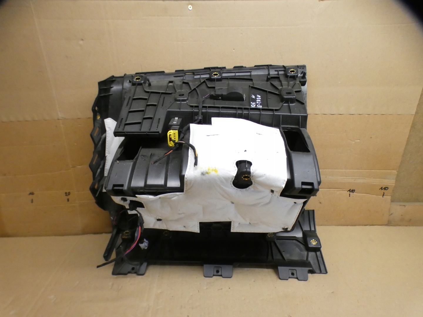 AUDI Q4 E-TRON boîte a gant passager passegers EU 89B857035