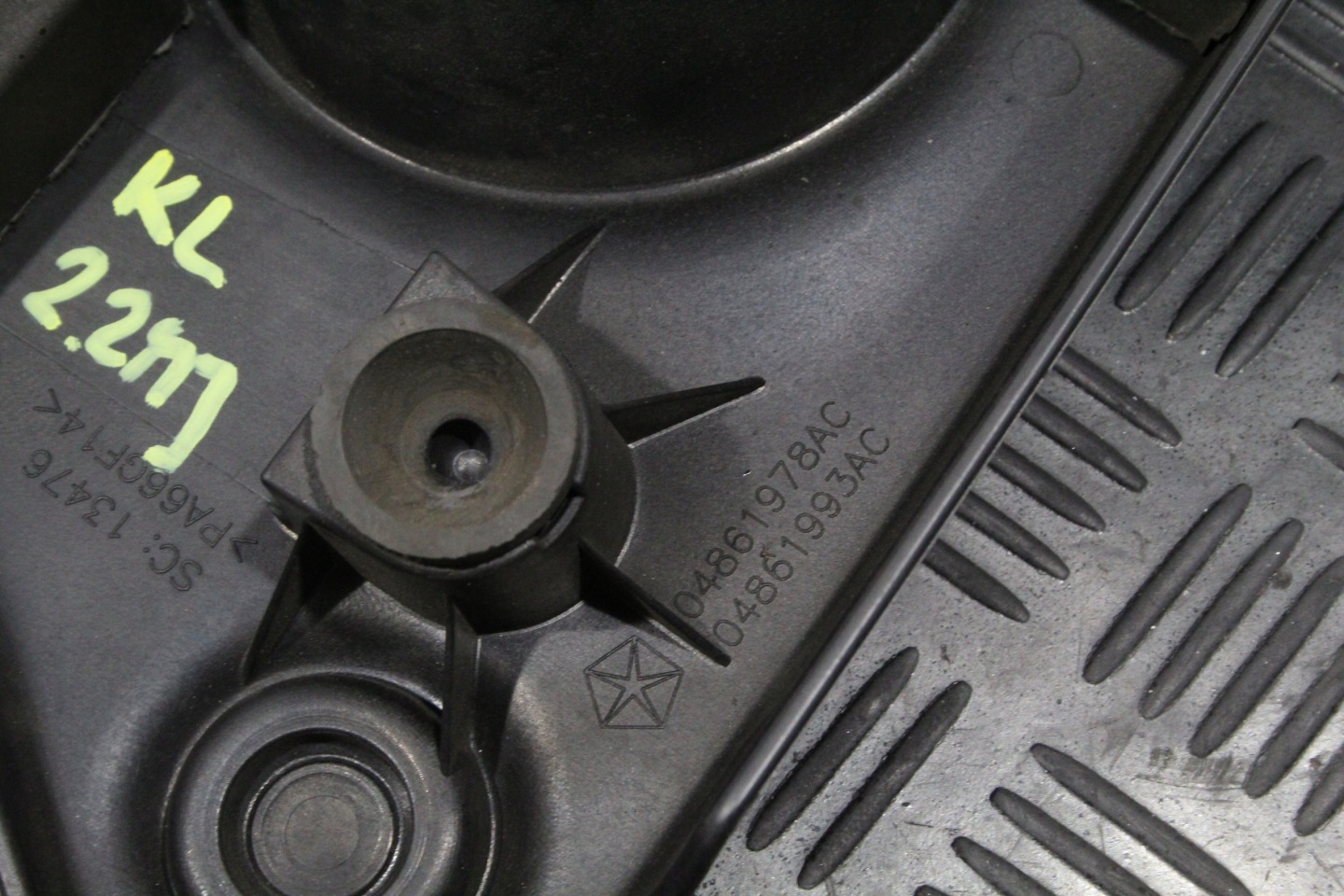 cover for engine JEEP CHEROKEE KL 04861978AC
