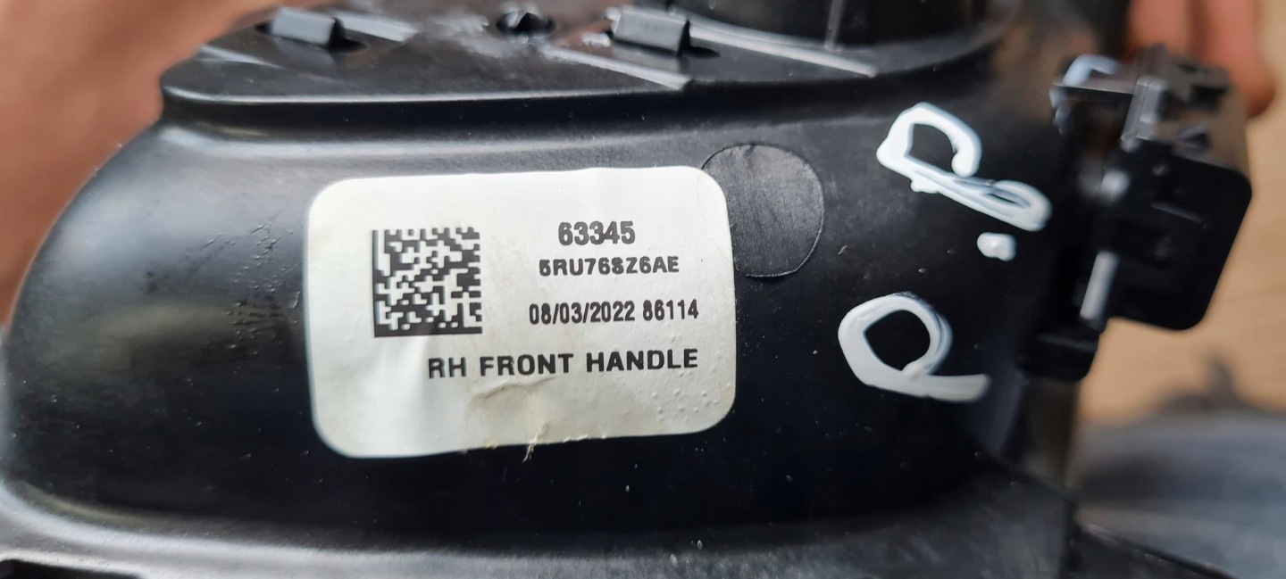 Chrysler Pacifica 2022 handle inner door right right front 5RU76BZ6AE