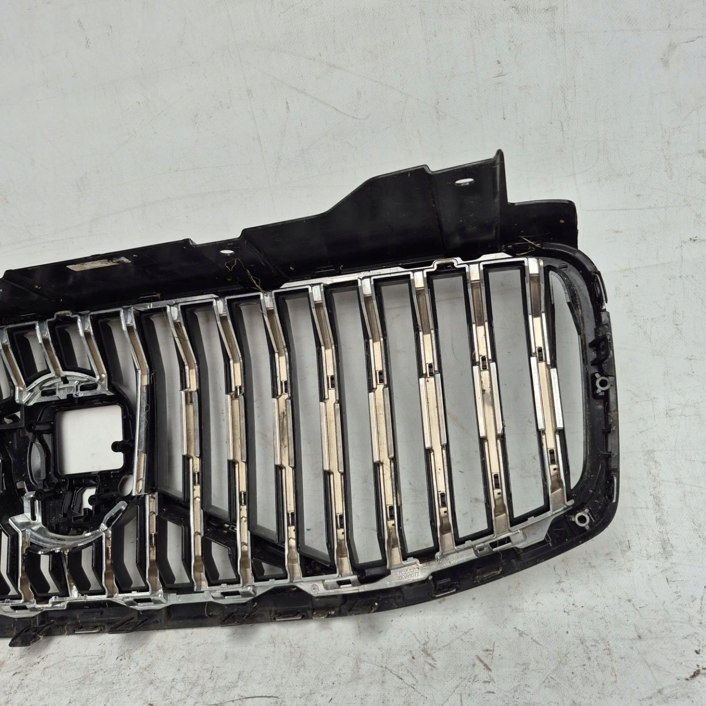 VOLVO XC60 II 2 LIFT 21-> Grill Grill