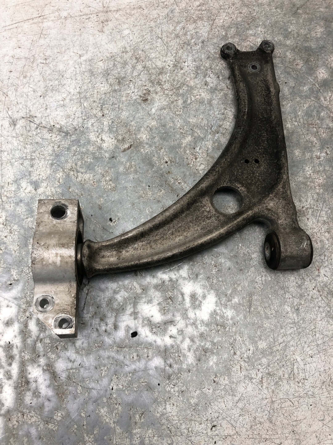 arm left front VW PASSAT B6 3C0407153B