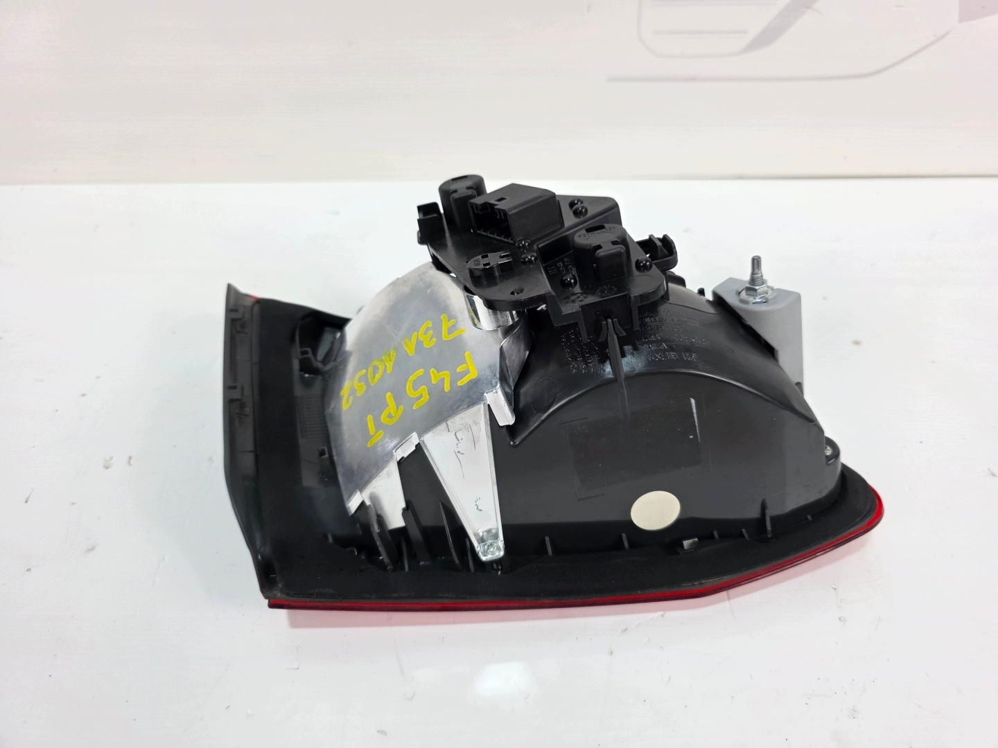 light right rear to the bonnet BMW 2 F45 7311032